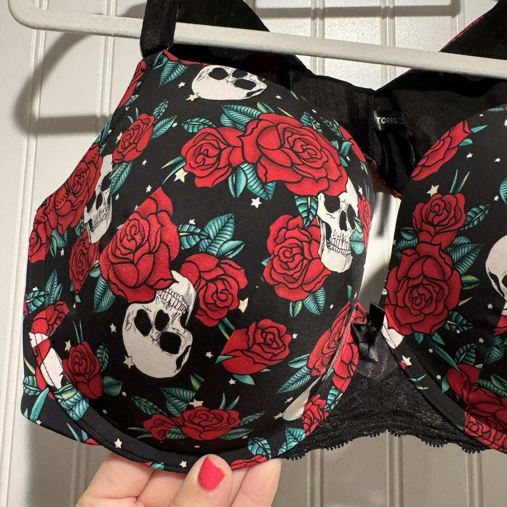 Torrid Black Skull Roses Bra Push Up T-Shirt Bra Underwire Size 44B - Picture 4 of 7